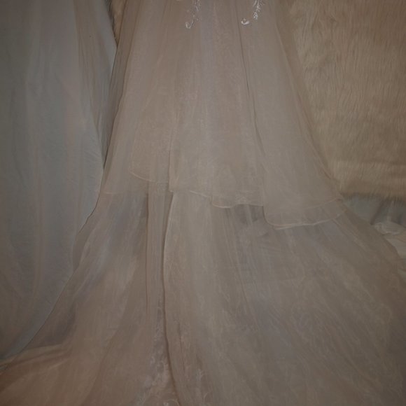 White WEDDING GOWN With Long Embellished Train NEW BY BABYLINE DRESS - Picture 5 of 14